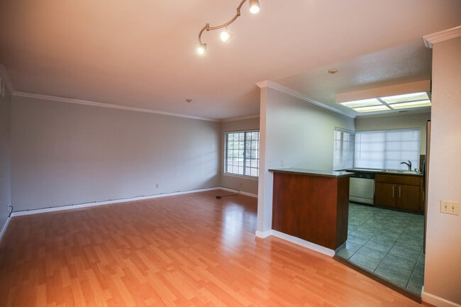 Building Photo - Union City Townhome on Alvarado Niles