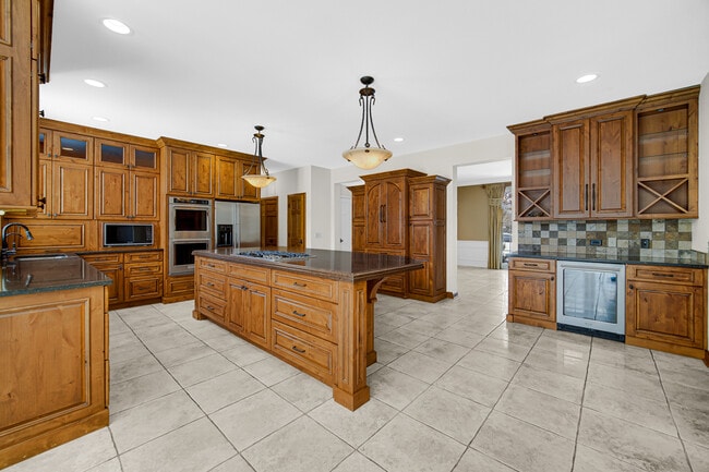 Building Photo - 8S241 Dunham Dr