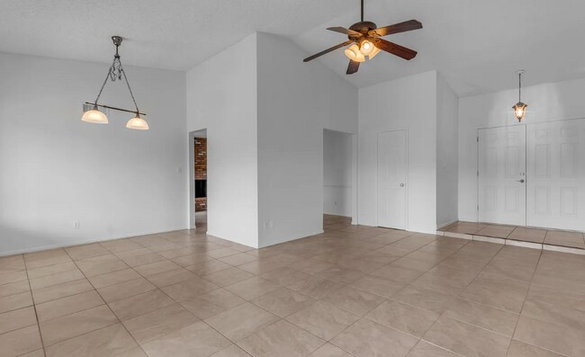 Building Photo - 2935 S Mollera