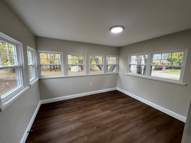 Building Photo - 296 Oak St