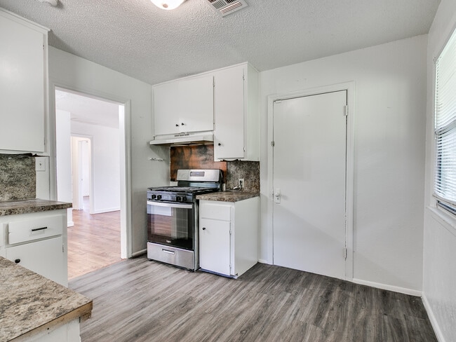 Building Photo - 2921 NE 17th Ave