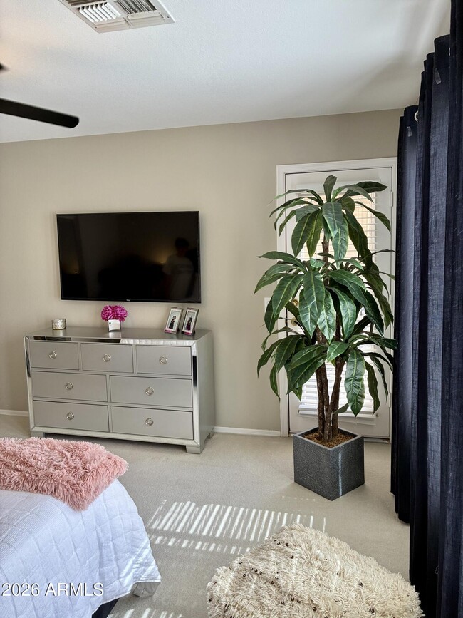 Building Photo - 1723 E Palm Beach Dr