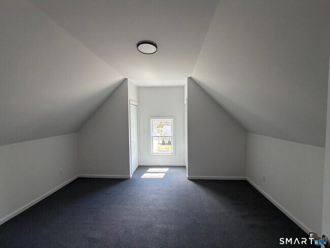 Building Photo - 316 W Main St