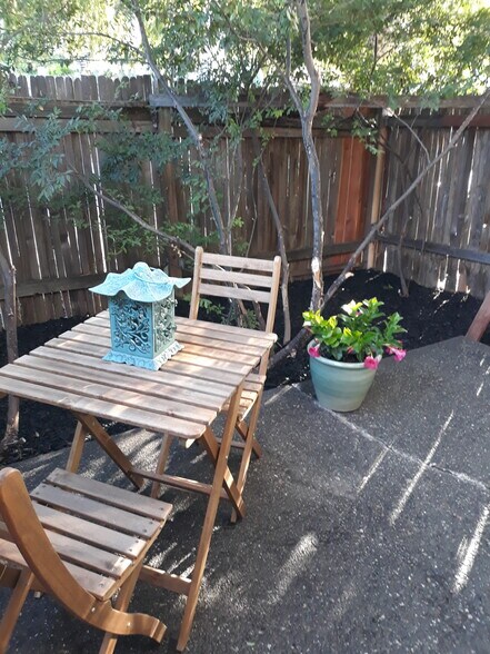 Building Photo - 1530 Valle Vista Ave