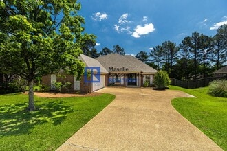 Building Photo - 4 Bed/3 Bath home Ashbrooke Subdivision Madison MS