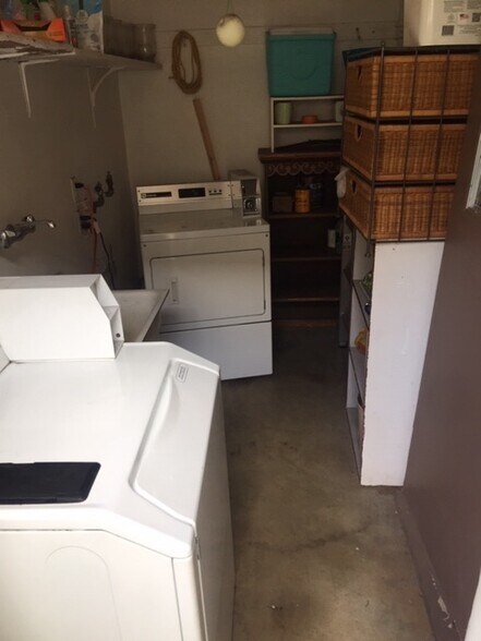 laundry room - 5216 1/2 Agnes Ave