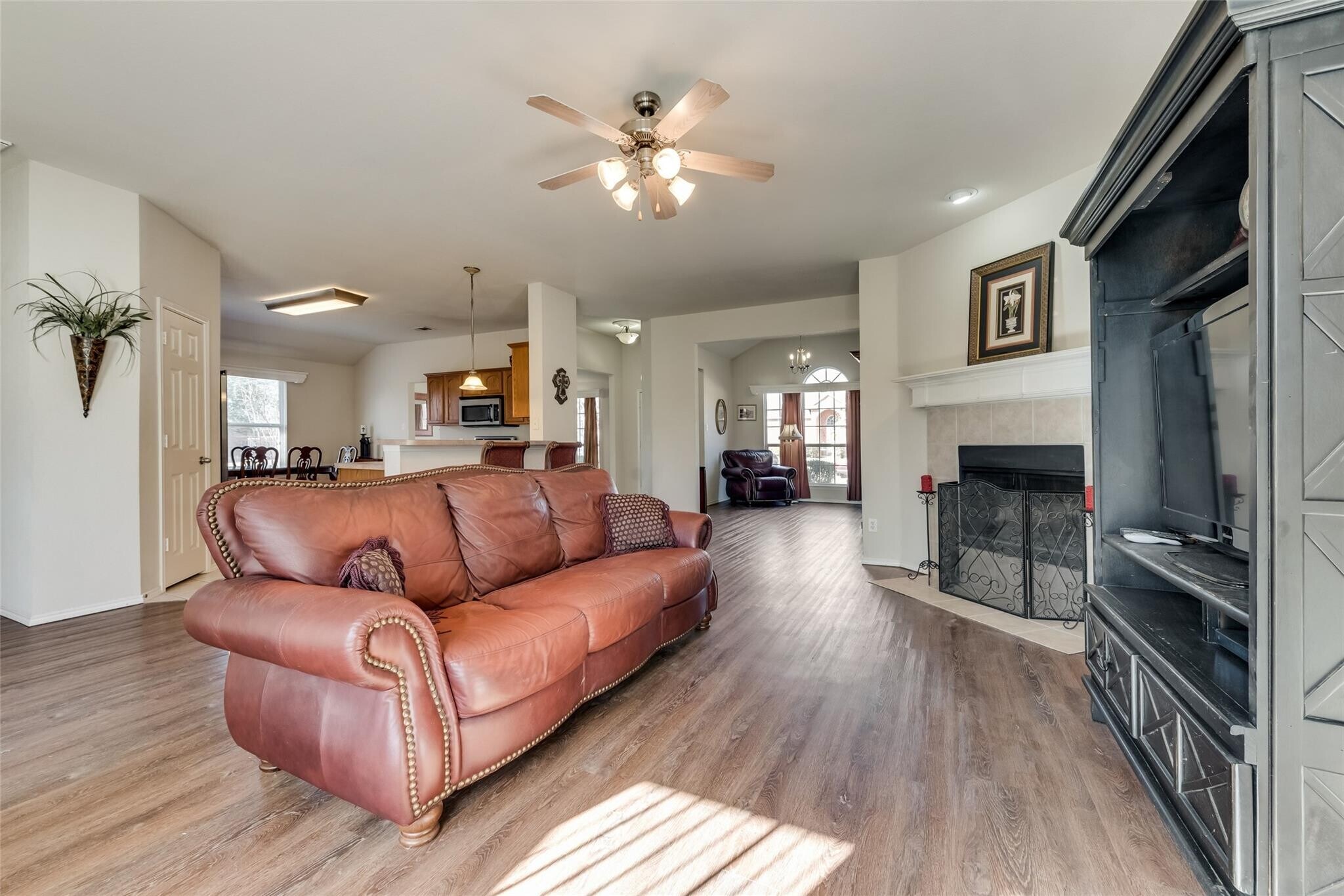 Building Photo - 2431 Fieldcrest Dr