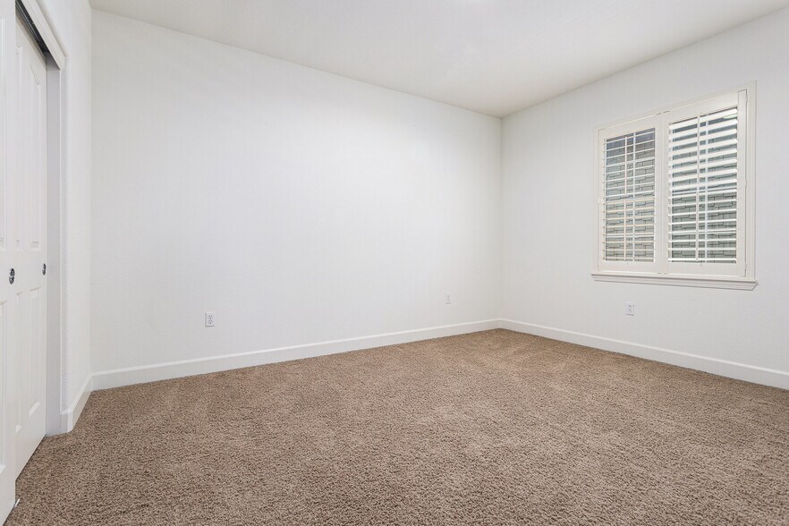 Building Photo - 4970 Trescott Ct