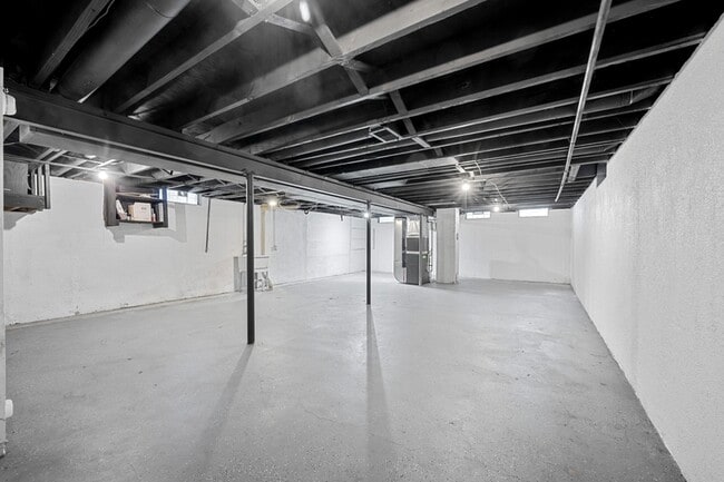 Building Photo - 1530 E Madge Ave