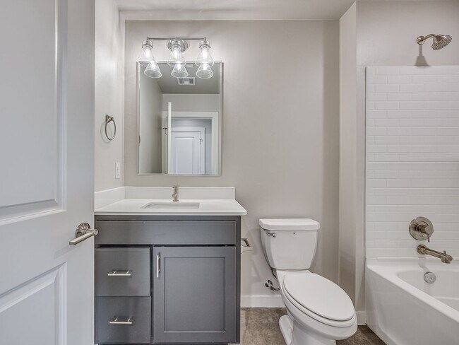 Building Photo - Beautiful home in Edmond
