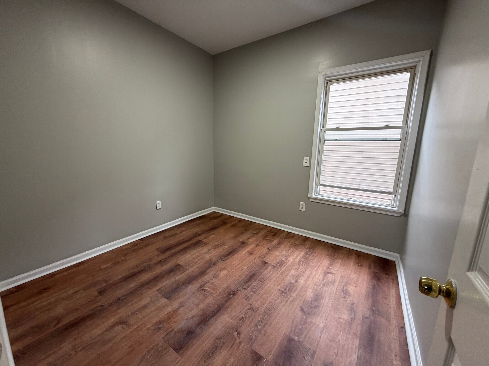 Building Photo - 100 Warren St