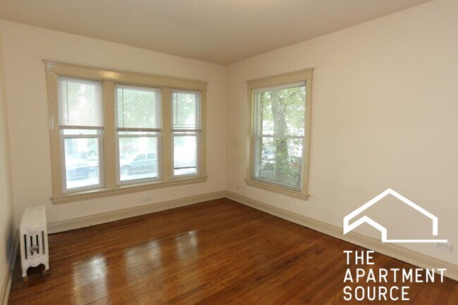Building Photo - 4716 N Racine Ave