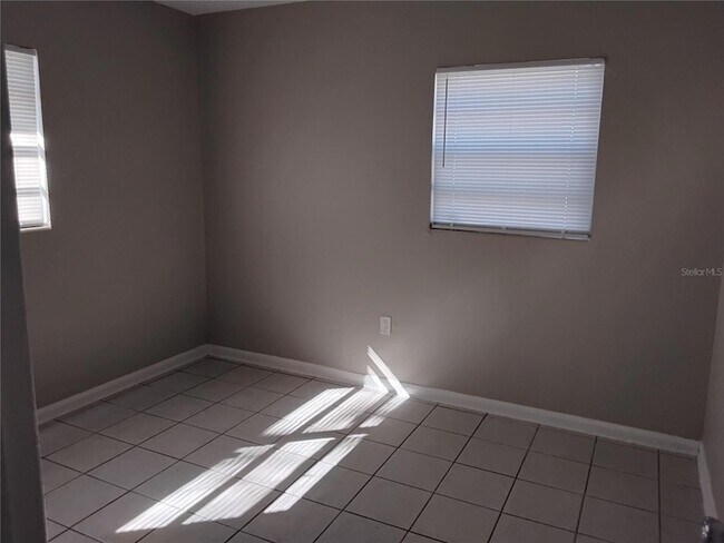 Building Photo - 327 Barbara Cir