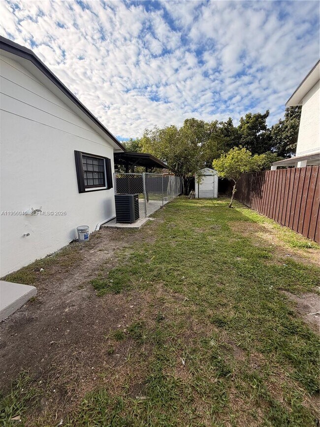 Building Photo - 10854 SW 141st Ln