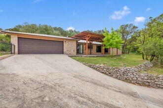 Building Photo - Charming 3/2 in Scenic Helotes, TX