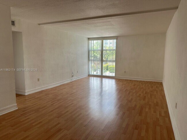 Building Photo - 1080 99th St