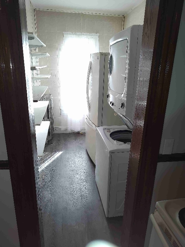 Building Photo - 223 Poquonock Ave