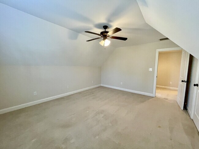 Building Photo - 4 Bed, 2 Bath Nest With Pool In Mariner's Pointe
