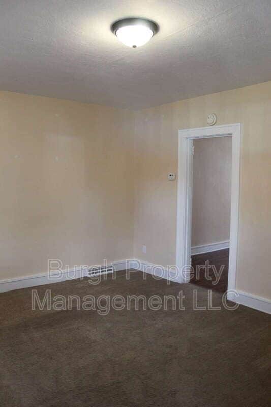 Building Photo - 651 Orchard St