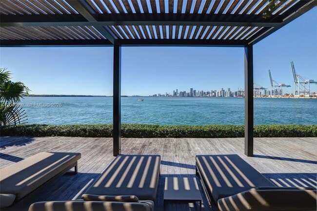 Building Photo - 5245 Fisher Island Dr