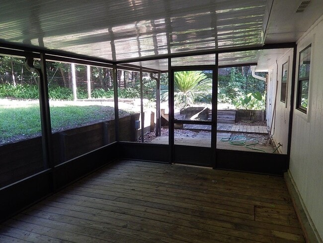 Building Photo - 1903 Skyland Dr