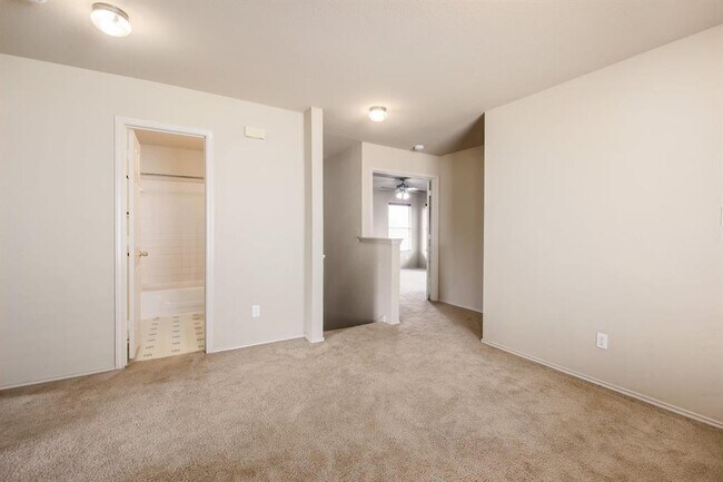 Building Photo - 1036 Doras Dr