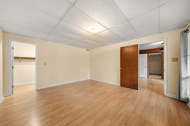 Building Photo - 670 Highland Ct