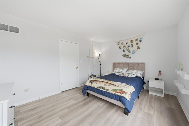 Building Photo - 2211 Carpenter Ave