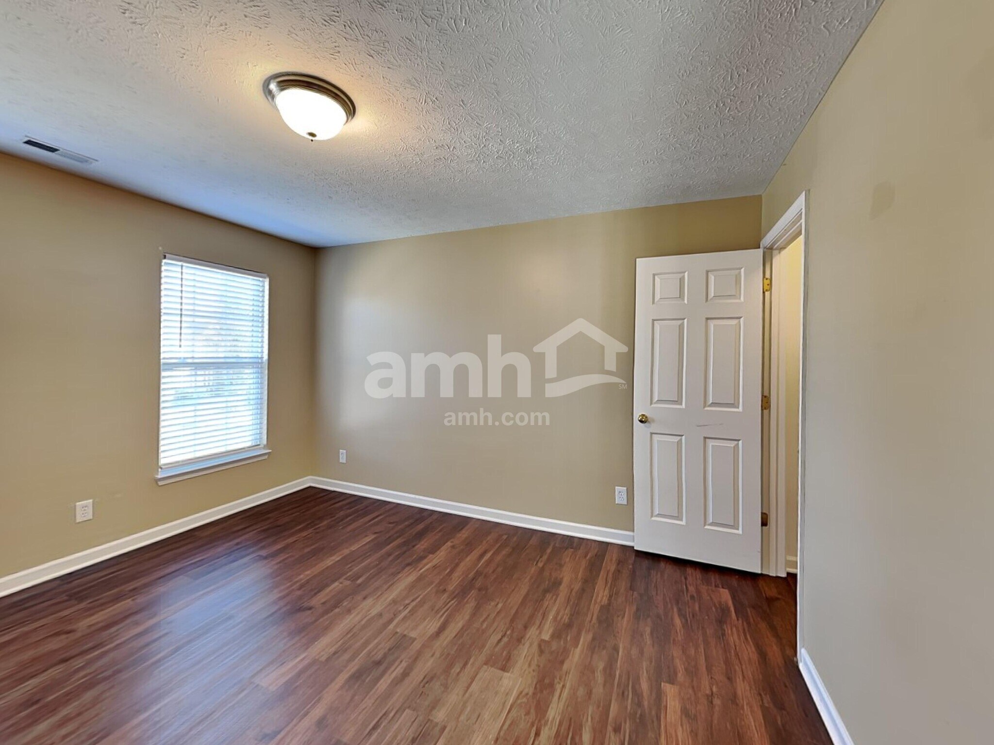 Building Photo - 285 Coyote Dr