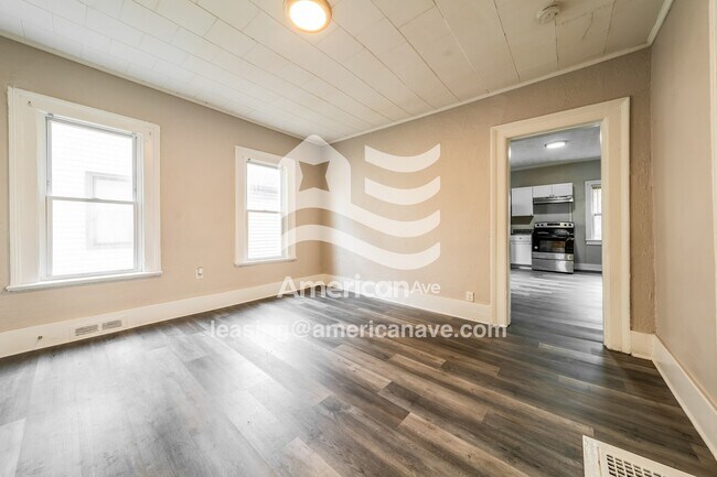 Building Photo - 183 1st St