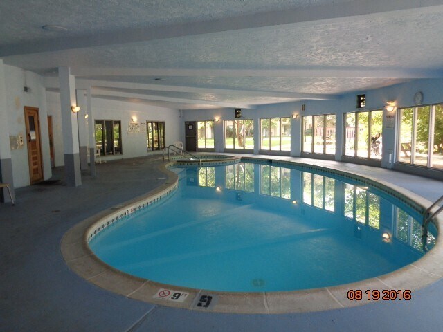 Building Photo - Ground Floor 1 BR/1 BA in Secured Bldg!