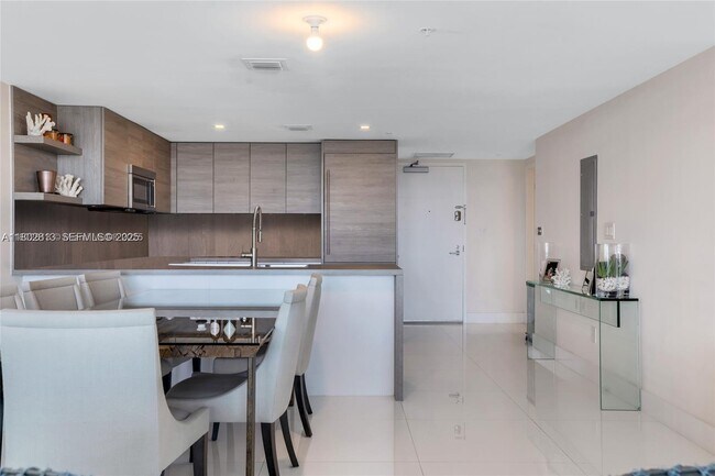 Building Photo - 400 Sunny Isles Blvd