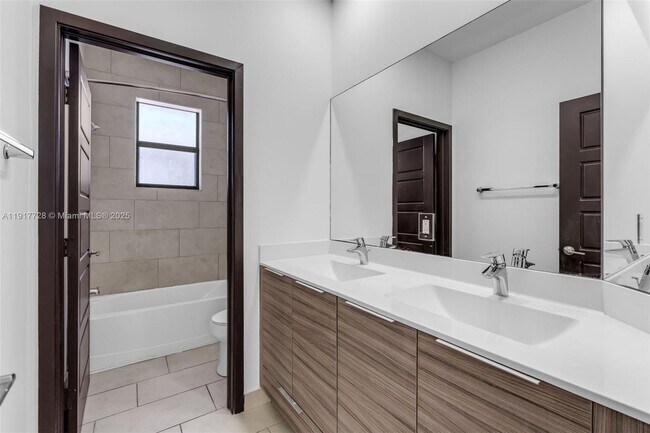 Building Photo - 16175 SW 136th Terrace