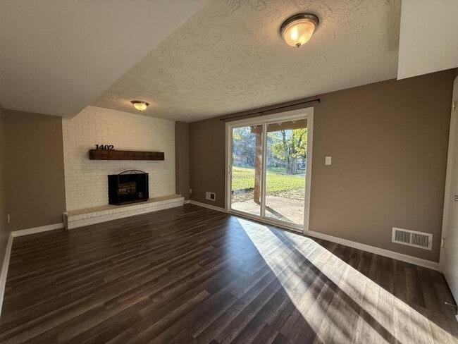 Building Photo - 1402 N Miles St