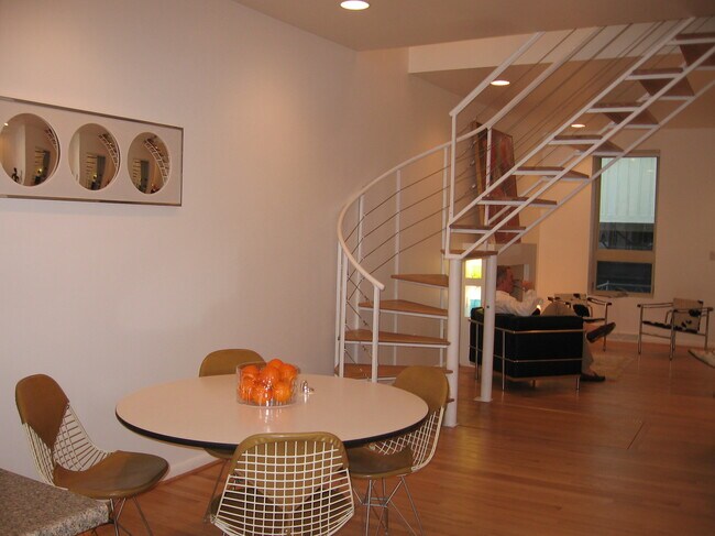 Open floor plan - 362 1/2 Lamont Pl