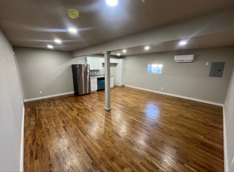 Building Photo - 3307 E 15th St