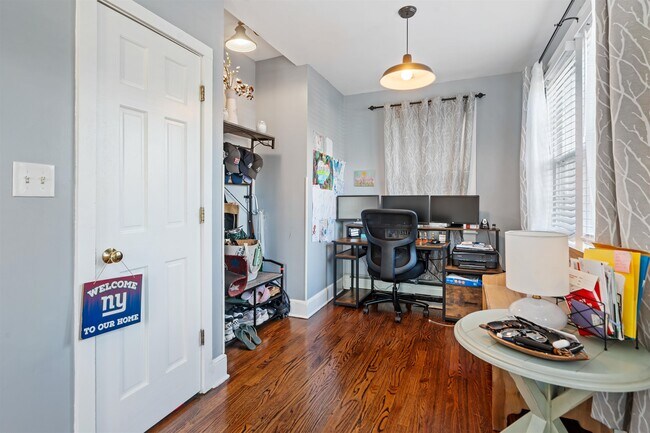 Building Photo - 1041 Stonewall Ln