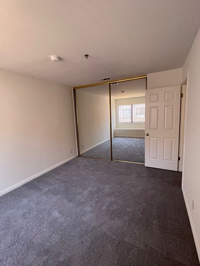 Building Photo - Quaint Gated Community near Pacific View Mall