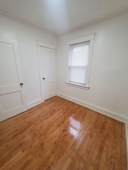 Building Photo - 3110 W Cameron Ave
