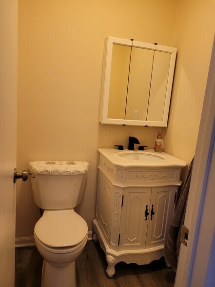 Building Photo - 58 Farragut Ave