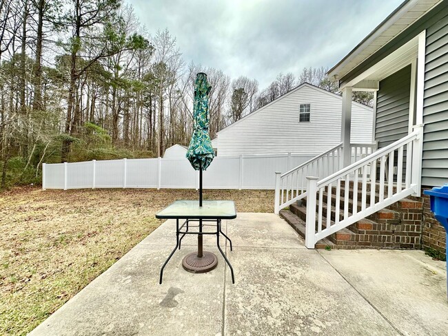 Building Photo - 3 BD, 2 BA Home in Wilson