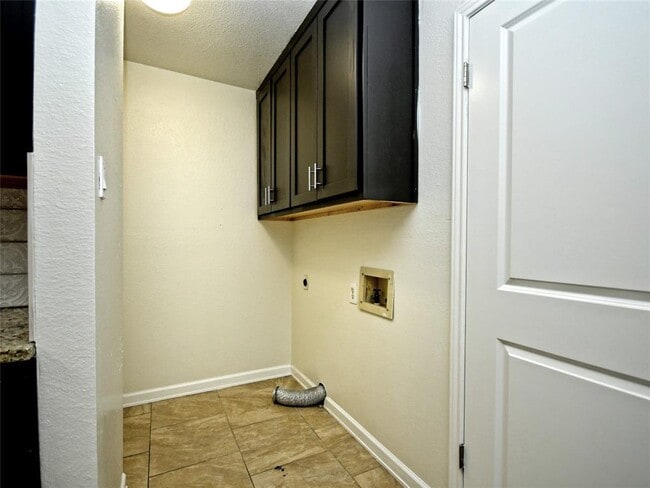 Building Photo - 3409 Saltillo Ct