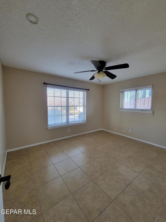 Building Photo - 305 Garden Grove Ln