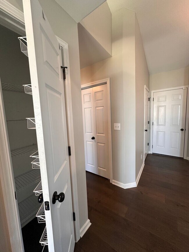 Building Photo - 4BR/2BA Home for Rent in Eastwood w/Basement and Backyard Deck!