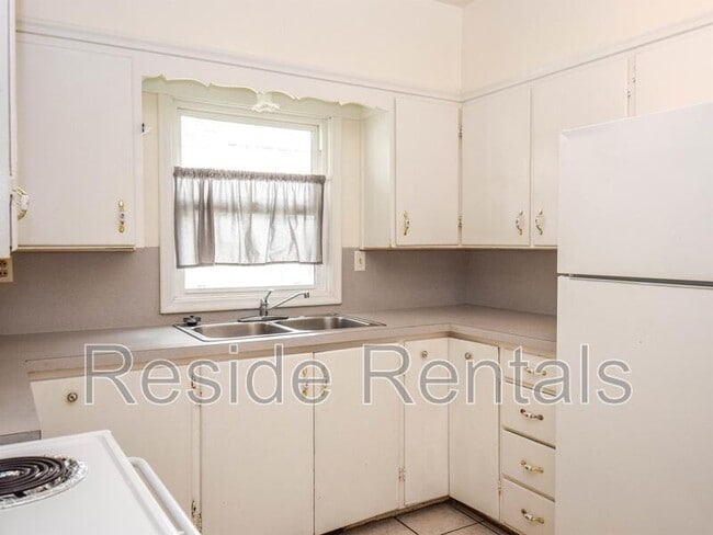 Building Photo - 632 E 600 N