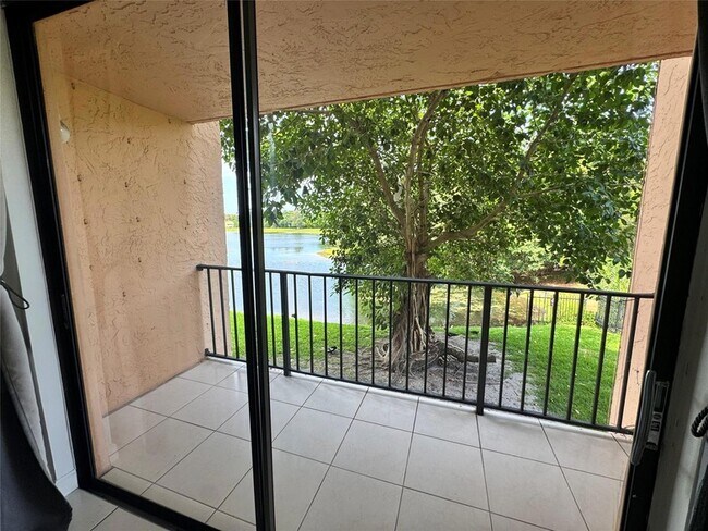 Building Photo - 9688 Fontainebleau Blvd