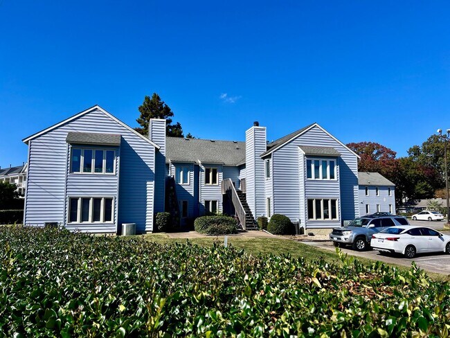 Building Photo - 622 Pinewood Dr