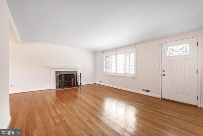 Building Photo - 6903 Fern Ln