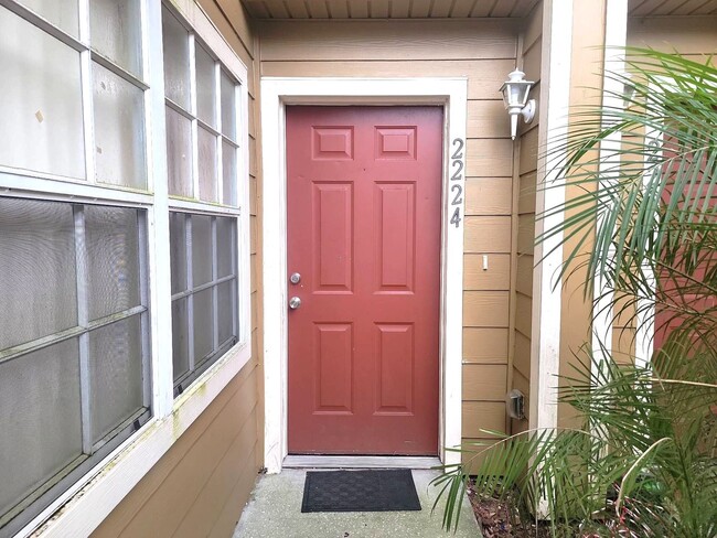 Building Photo - 2224 Fan Palm Dr
