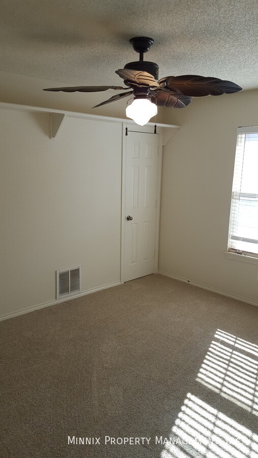 Building Photo - 1002 Osh Kosh Ave. (FS)-